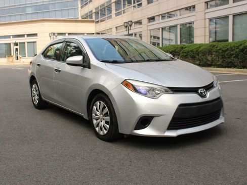 Used 2015 Toyota Corolla LE FWD image 1