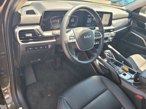 Used 2025 Kia Telluride S FWD image 9