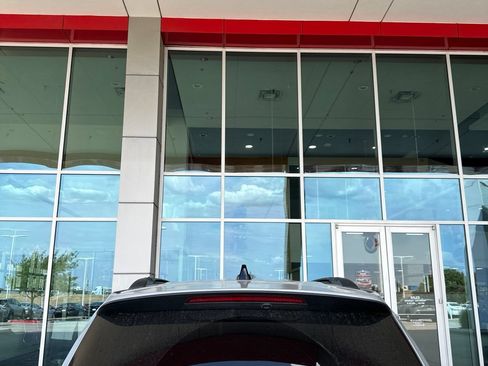Used 2024 Dodge Durango GT RWD image 11