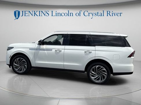 New 2027 Lincoln Navigator Reserve AWD/4WD image 9