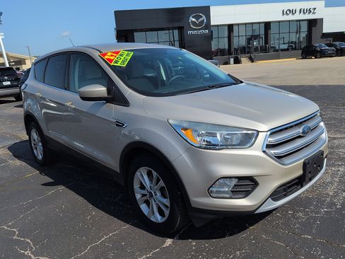 Used 2017 Ford Escape SE FWD image 1