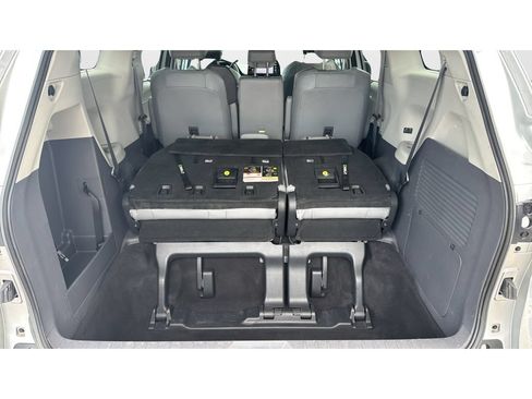 Used 2022 Toyota Sienna XLE FWD image 18