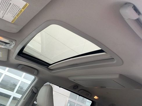 Used 2013 Toyota Sienna XLE image 8