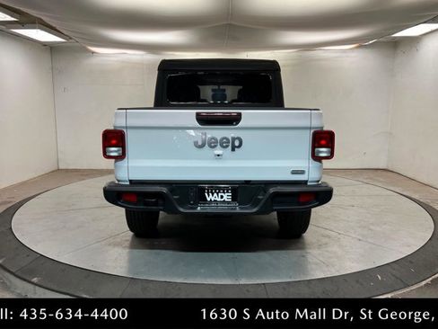 Used 2022 Jeep Gladiator Overland image 4