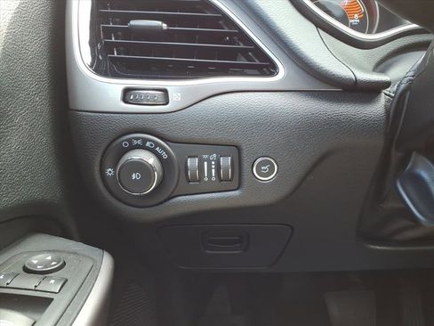 Used 2021 Jeep Cherokee Limited image 16