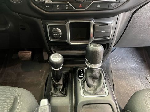 Used 2022 Jeep Wrangler Sport AWD/4WD image 11