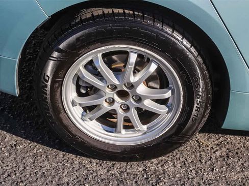 Used 2017 Toyota Prius Two w/ Carpet Mat Package image 13