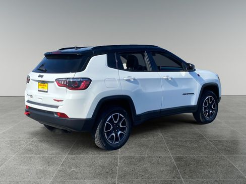 Used 2024 Jeep Compass Trailhawk AWD/4WD image 5