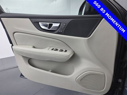Used 2022 Volvo S60 B5 Momentum image 28