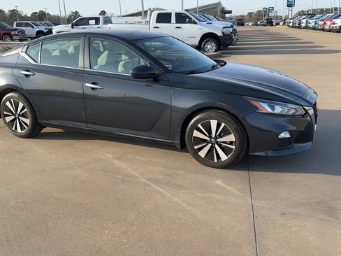 Used 2022 Nissan Altima 2.5 SV FWD image 3