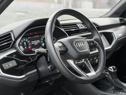 Used 2023 Audi Q3 2.0T Premium Plus w/ Premium Plus Package AWD/4WD image 9