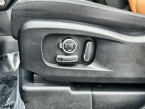 Used 2024 Land Rover Defender 130 X image 22