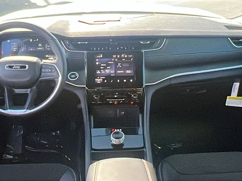 New 2025 Jeep Grand Cherokee L Laredo image 21