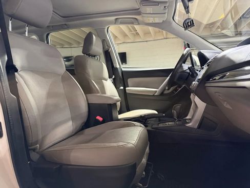 Used 2017 Subaru Forester 2.5i Limited AWD/4WD image 10