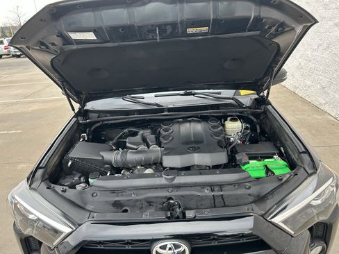 Used 2017 Toyota 4Runner TRD Off-Road Premium image 8