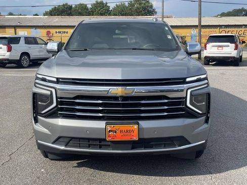 Used 2025 Chevrolet Suburban LT RWD image 10
