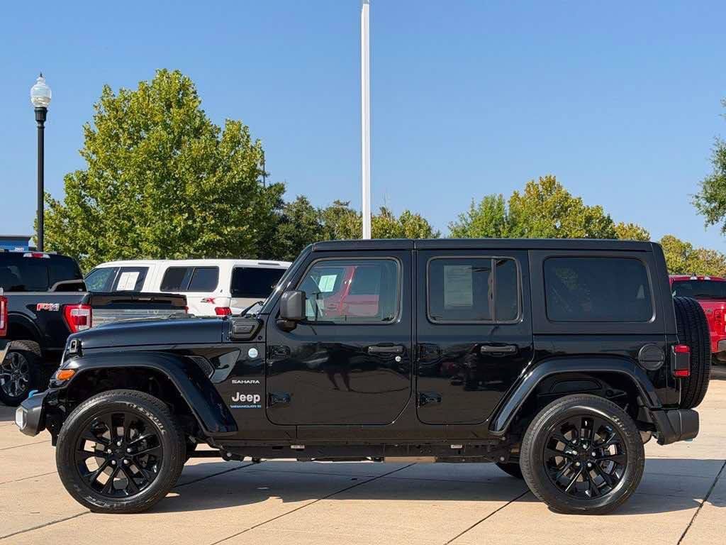 Used 2023 Jeep Wrangler Unlimited Sahara AWD/4WD image 28