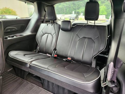 Used 2023 Chrysler Pacifica Limited w/ Uconnect Theater Family Group AWD/4WD image 17