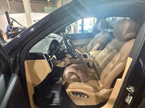 Used 2019 Porsche Cayenne S image 12