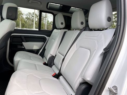 Used 2025 Land Rover Defender 110 X-Dynamic SE image 13