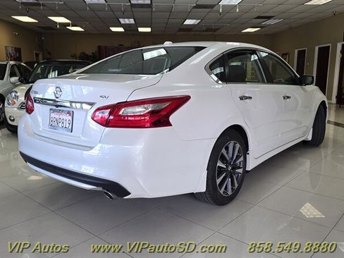 Used 2017 Nissan Altima 2.5 SV FWD image 4