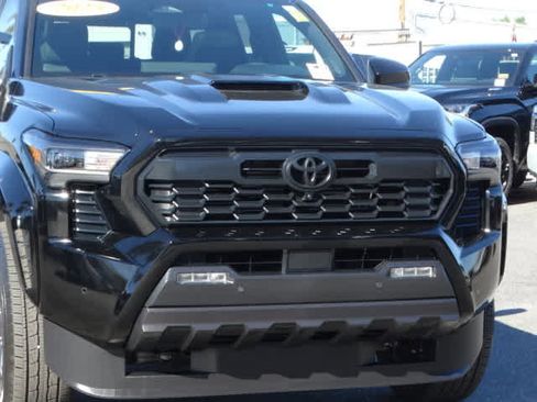 Used 2025 Toyota Tacoma TRD Sport image 4