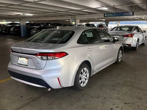 Used 2022 Toyota Corolla LE FWD image 2