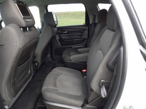 Used 2017 Chevrolet Traverse LT w/ Style and Technology Package image 10