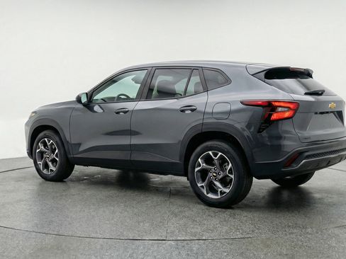 Used 2025 Chevrolet Trax LT image 6