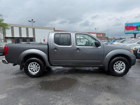 Used 2018 Nissan Frontier SV AWD/4WD image 4