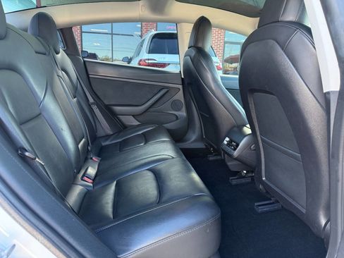 Used 2021 Tesla Model 3 Standard Range Plus image 8