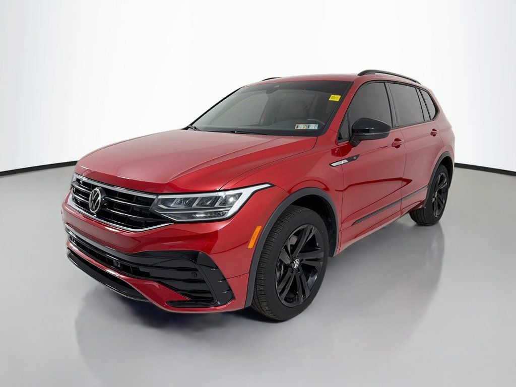 Used 2024 Volkswagen Tiguan SE R-Line AWD/4WD image 3