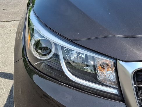 Used 2015 Kia Sedona LX FWD image 28