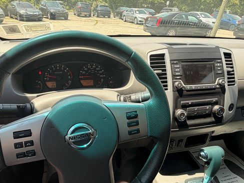 Used 2016 Nissan Frontier SV AWD/4WD image 27