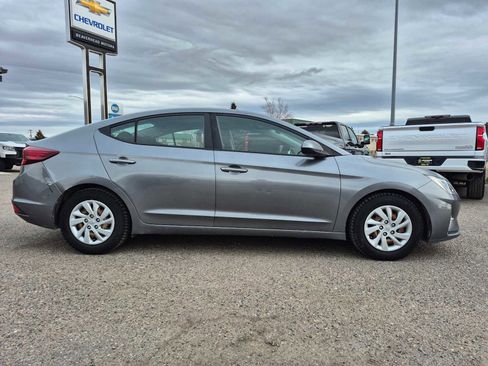 Used 2019 Hyundai Elantra SE w/ Cargo Package image 2