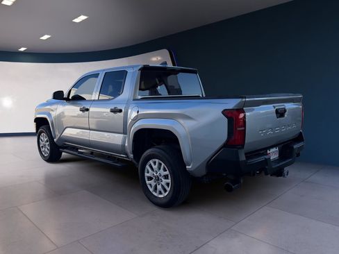 Used 2025 Toyota Tacoma SR image 3