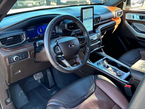 Used 2022 Ford Explorer King Ranch w/ Premium Technology Package image 13