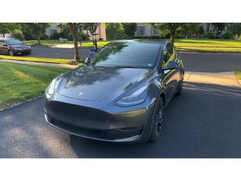 Used 2022 Tesla Model Y Performance AWD/4WD image 1