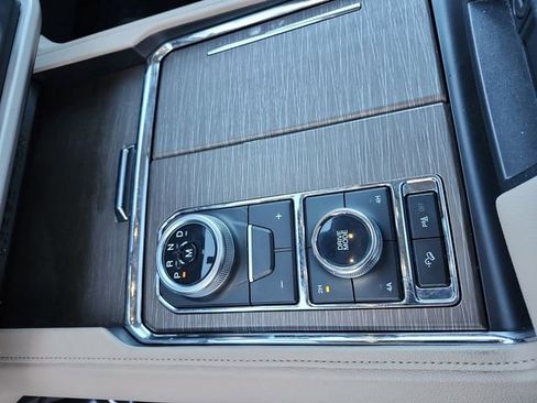 Used 2024 Ford Expedition Limited image 25