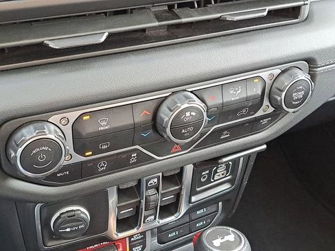 Used 2024 Jeep Wrangler Unlimited Rubicon image 18