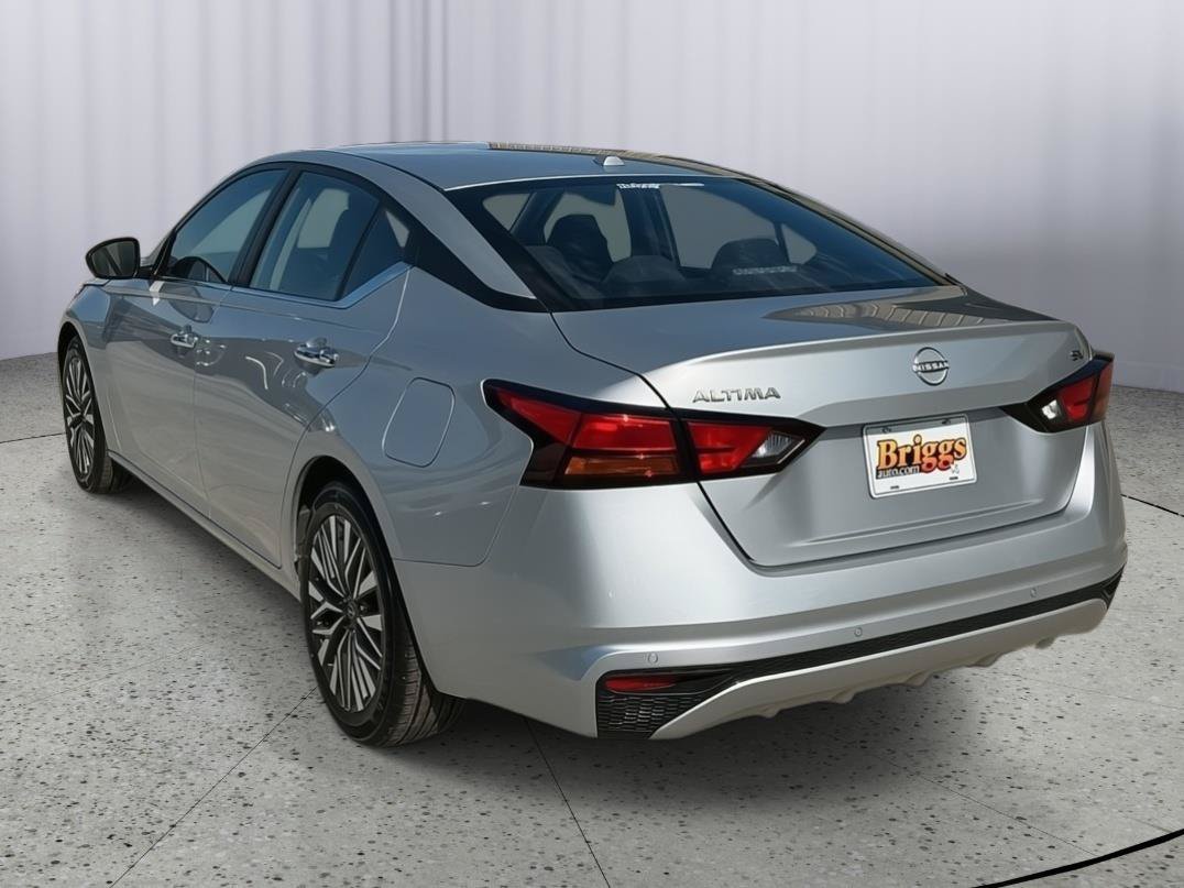Used 2024 Nissan Altima 2.5 SV FWD image 3