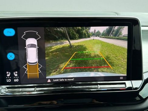 Certified 2024 Volkswagen Atlas Cross Sport SE w/ Panoramic Sunroof Package FWD image 14
