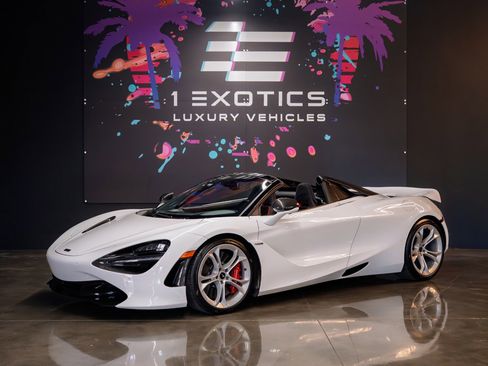 Used 2020 McLaren 720S Spider image 3