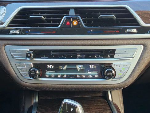 Used 2020 BMW 750i xDrive w/ Executive Package image 28