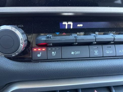 Used 2023 Toyota Tundra Limited image 20