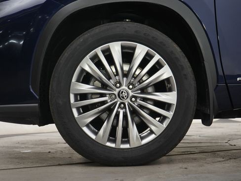 Used 2025 Toyota Highlander Platinum AWD/4WD image 31