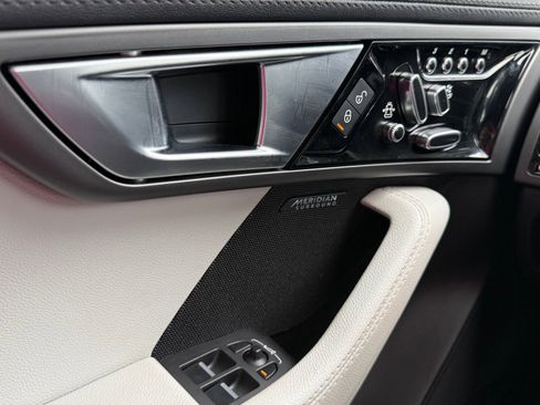 Used 2017 Jaguar F-TYPE Coupe RWD image 32