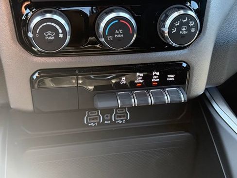 New 2026 RAM 1500 Express AWD/4WD image 20
