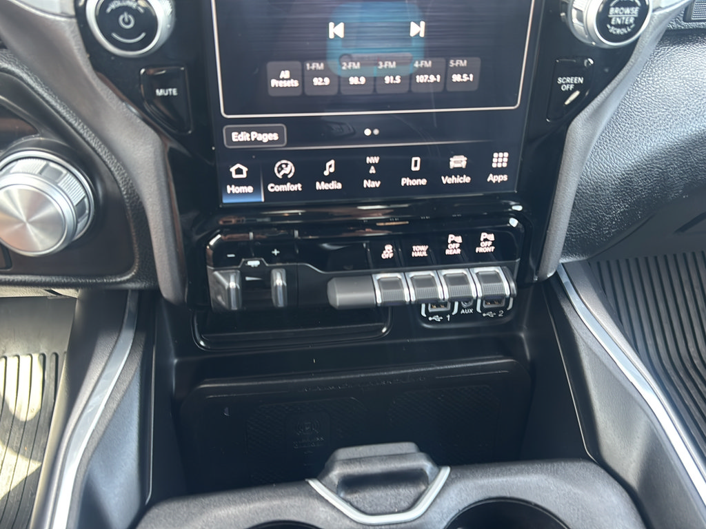 Used 2023 RAM 1500 Laramie AWD/4WD image 14