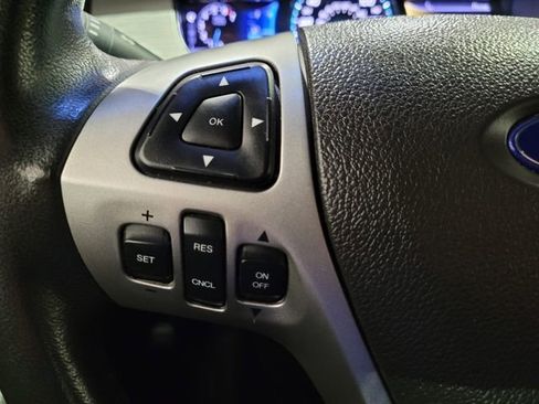 Used 2013 Ford Taurus SEL image 29